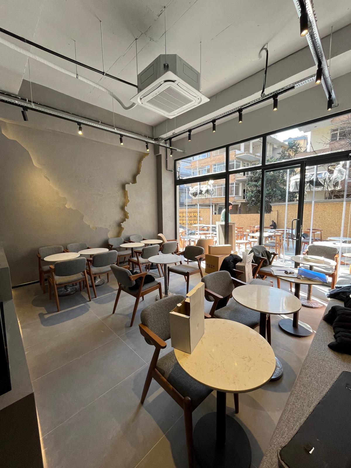 Noter Sokak Kafe, bitmiş oturma salonu